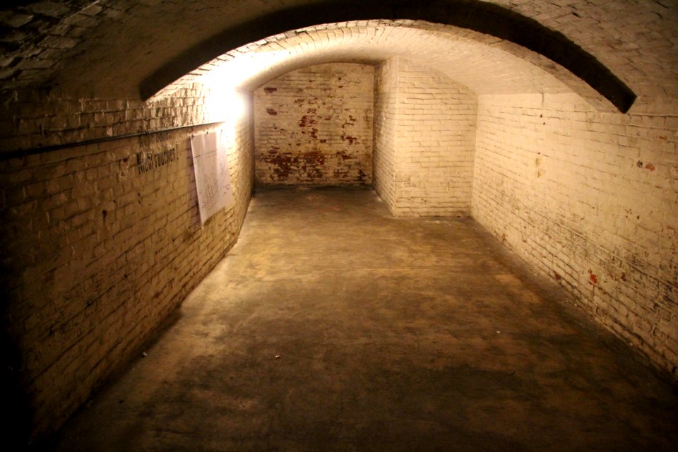 Bunker am Weinberg, Kassel, Raum nach Eingang 8