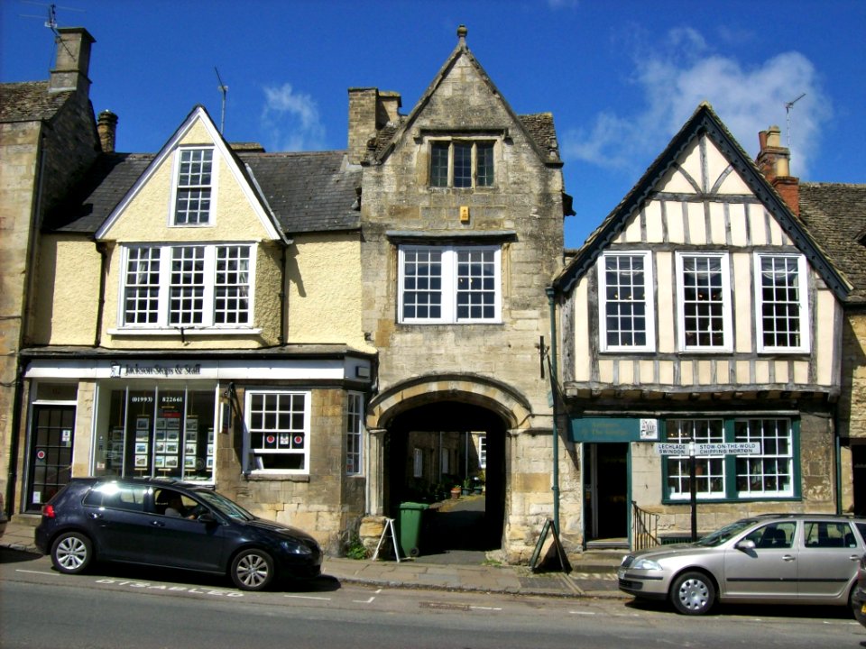 Buildings on Burford High St 5