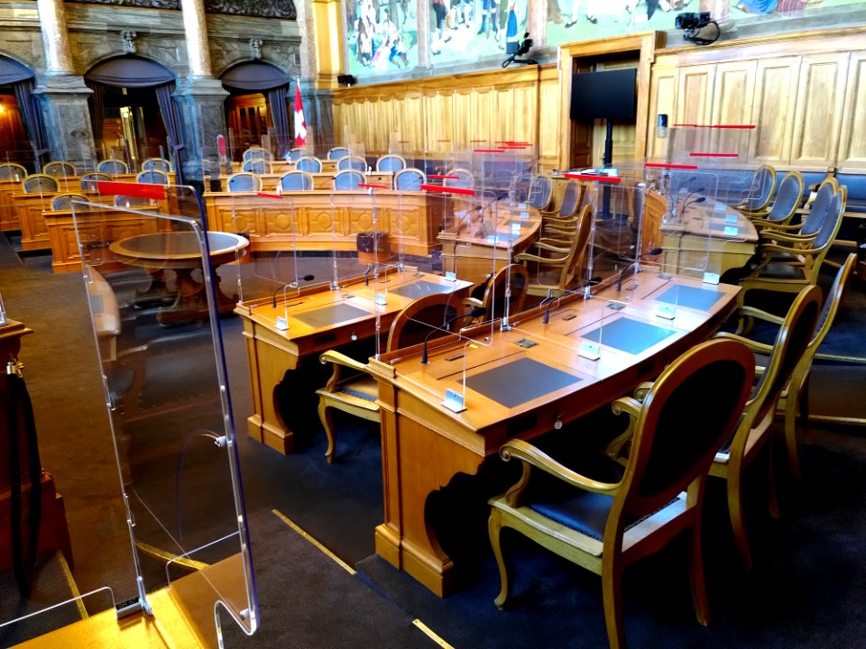 Bundeshaus mit Plexiglasschutz 03