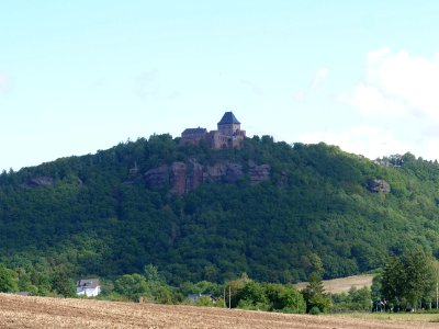 Burg Nideggen from valley 01