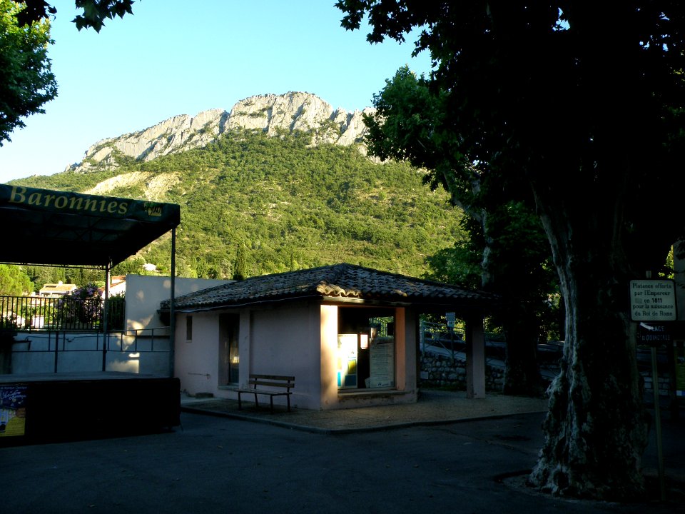 Buis-les-Baronnies Place du Quinconce