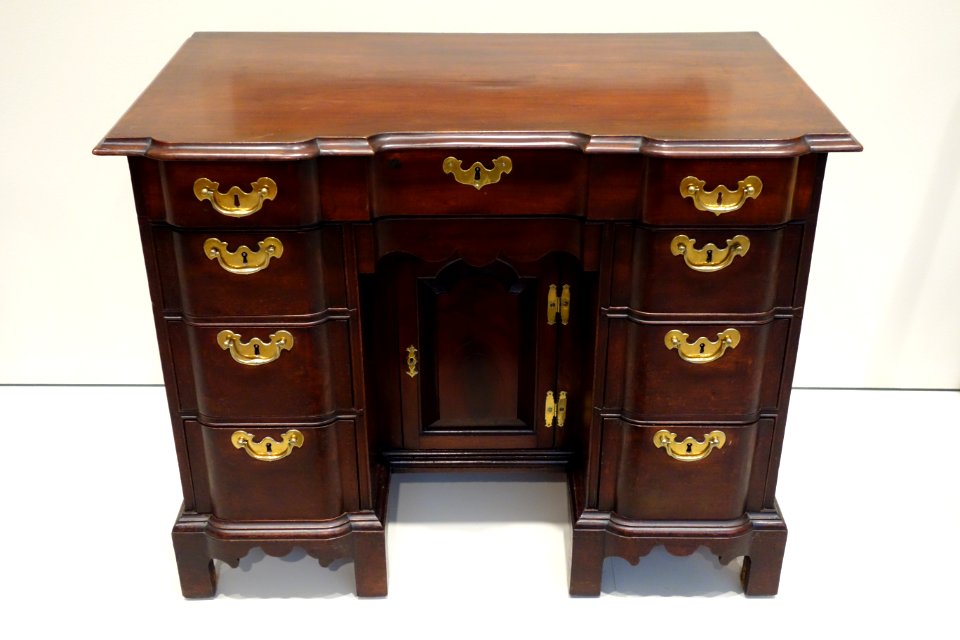 Bureau Table, Boston, 1735-1745, walnut with oak, chestnut, and white pine - Chazen Museum of Art - DSC02573