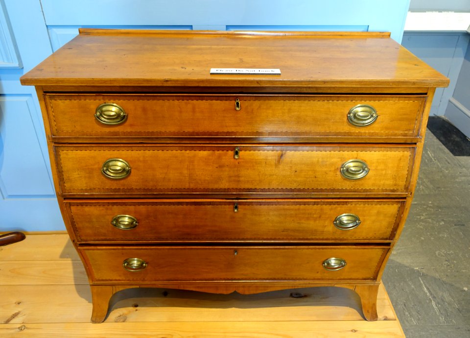 Bureau, Windsor Country VT, 1810-1820, cherry and pine with light and dark wood inlays - Bennington Museum - Bennington, VT - DSC08918