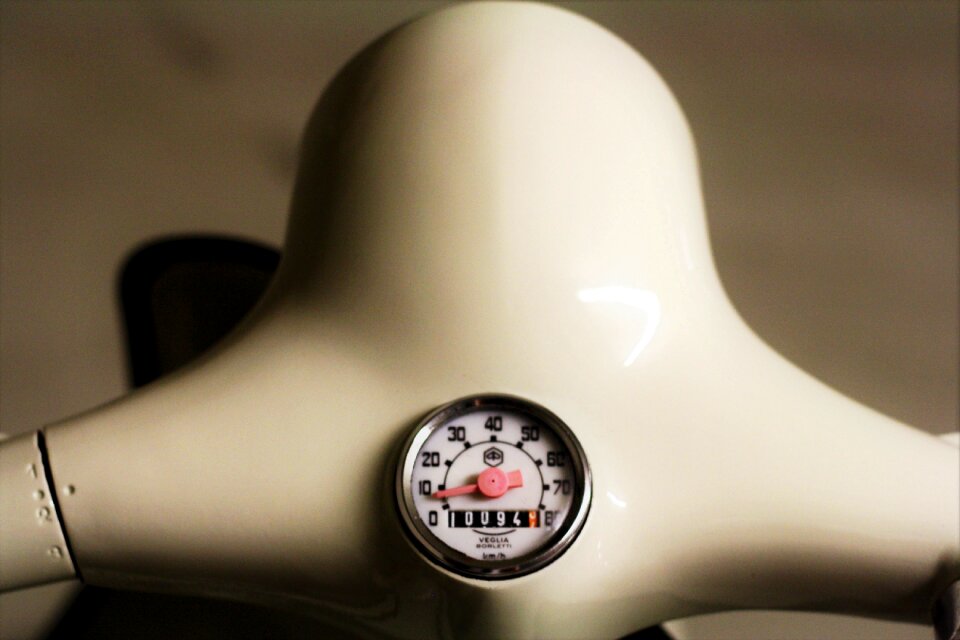 Vespa motor scooter roller