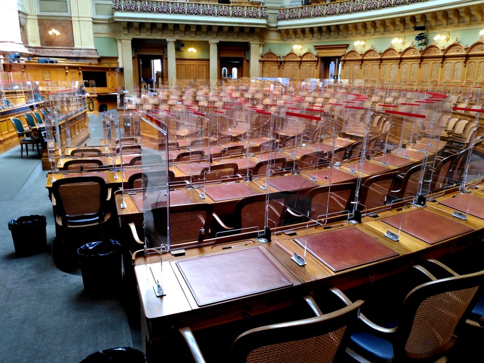 Bundeshaus mit Plexiglasschutz 07