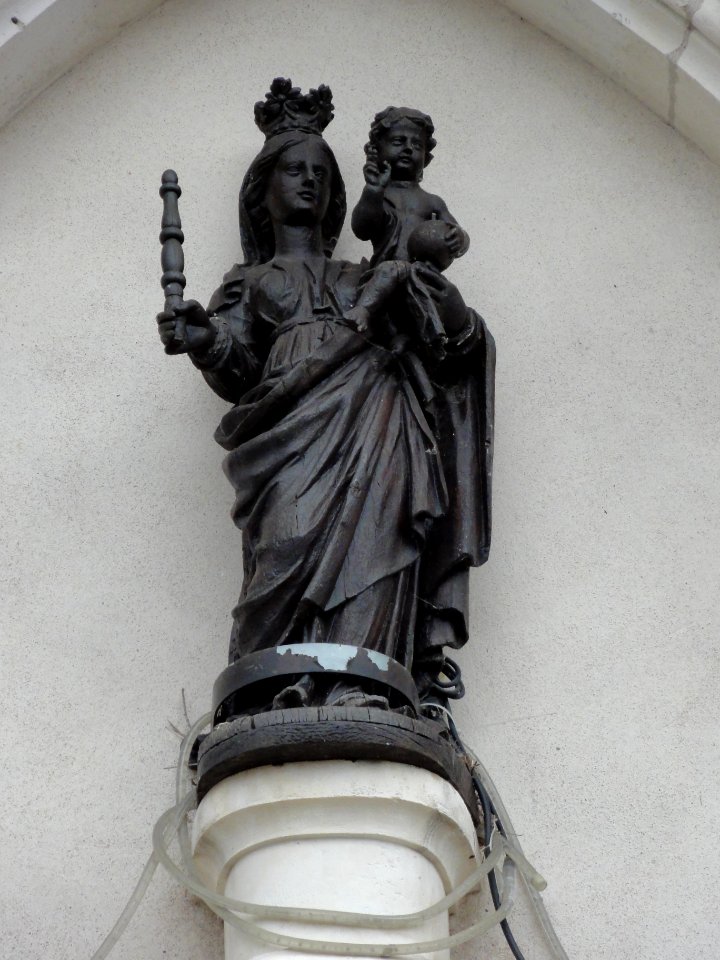 Buissoncourt (M-et-M) église (03) statue Vierge et Enfant sur façade