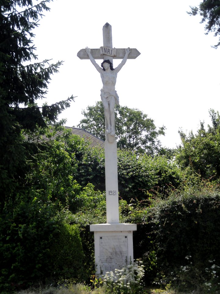 Burelles (Aisne) monument aux morts croix (01)