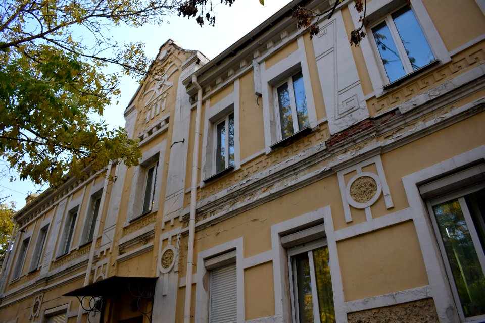Buildings in Vladivostok c 02