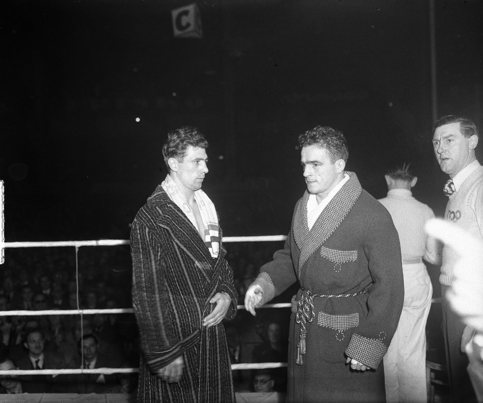 Brussel. Boksen middelgewicht. Gevecht Luc van Dam (links) vs. Cyrille Delannoit, Bestanddeelnr 903-0876