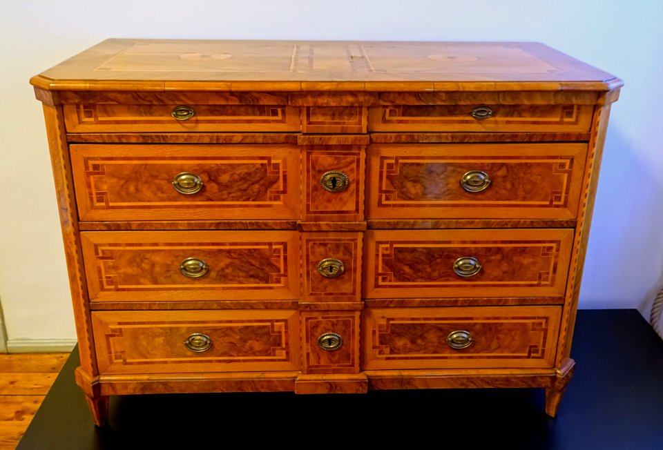 Bureau, c. 1830, walnut, maple, cherry veneer - Stadtmuseum Fembohaus - Nuremberg, Germany - DSC02268