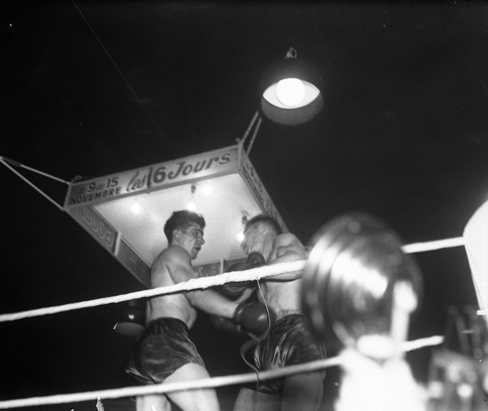 Brussel. Boksen middelgewicht. Gevecht Luc van Dam (links) vs. Cyrille Delannoit, Bestanddeelnr 903-0878