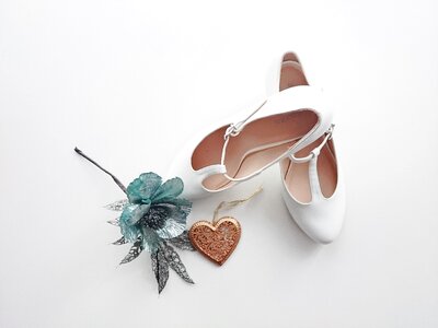 The elegant arrangements white