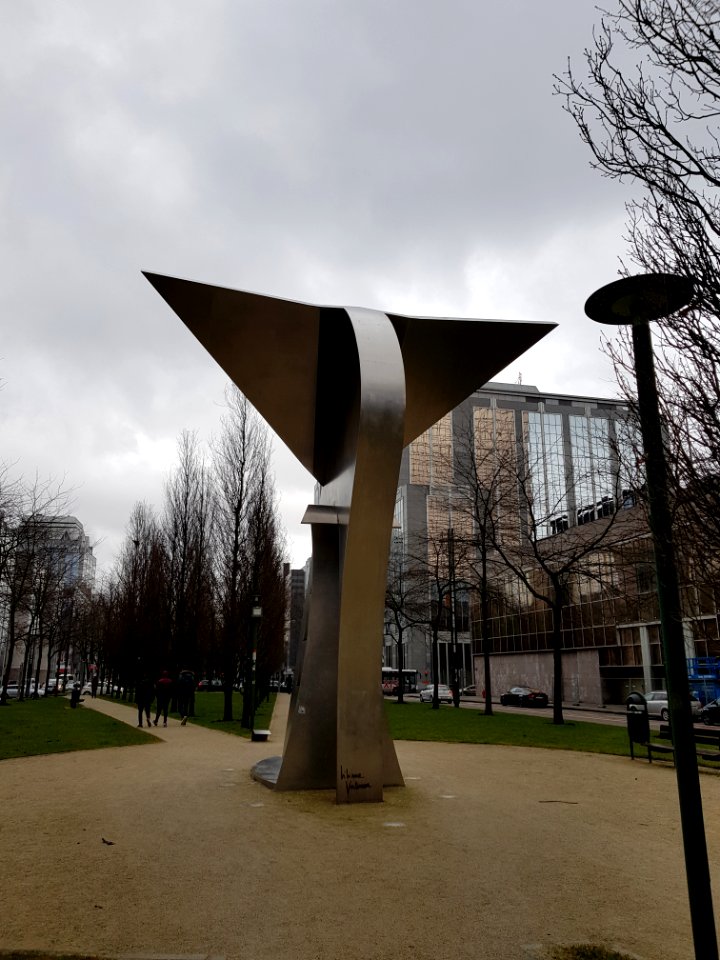 Brussels-Artwork IV of Boulevard du Roi Albert II (3)