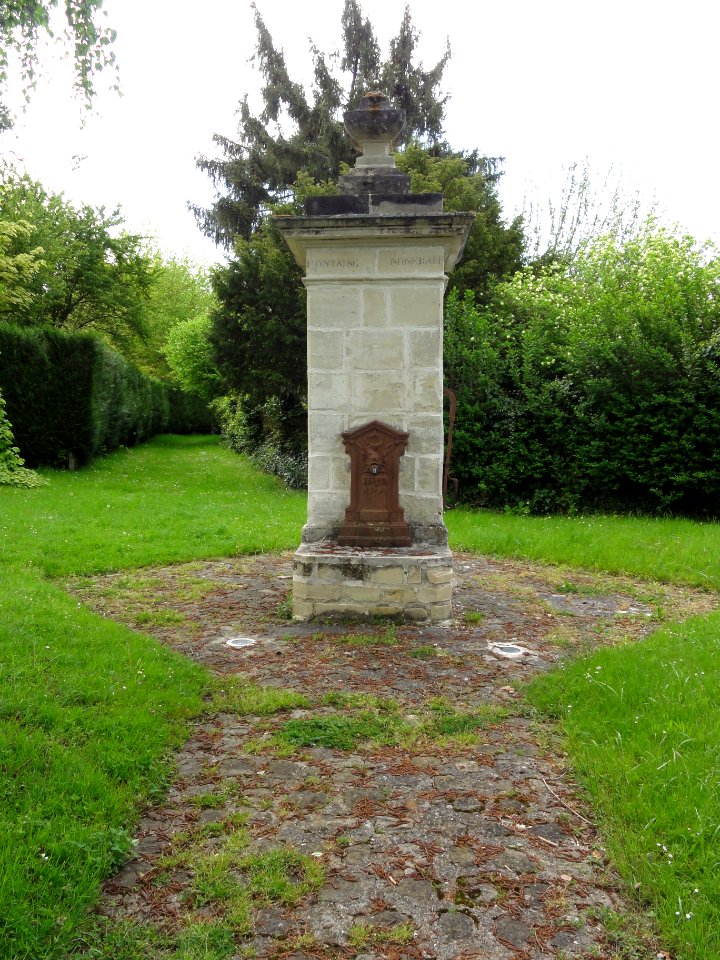 Bruyères-et-Montbérault (Aisne) fontaine minérale