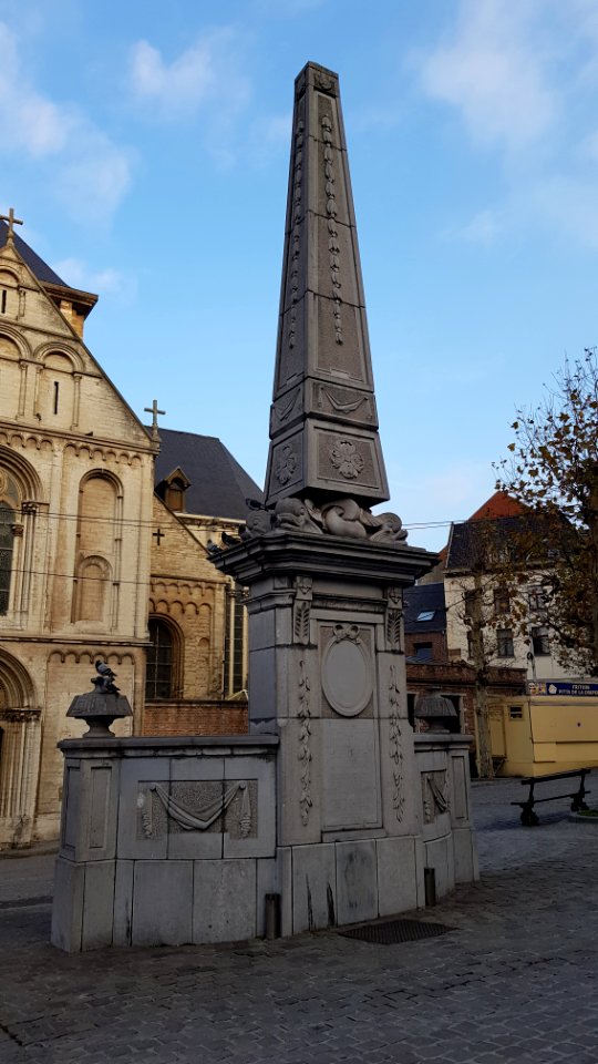 Brussels-Fountain Place de la Chapelle (1)