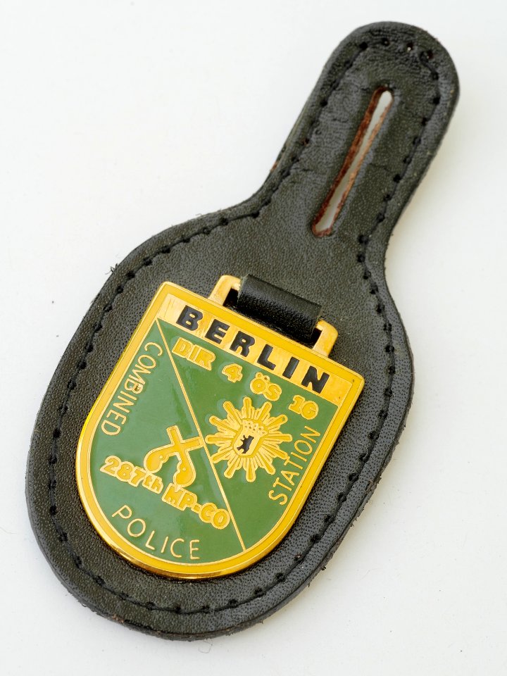 Brustanhaenger.Polizei.Berlin.Direktion.4.287th.Military.Police.P1022139