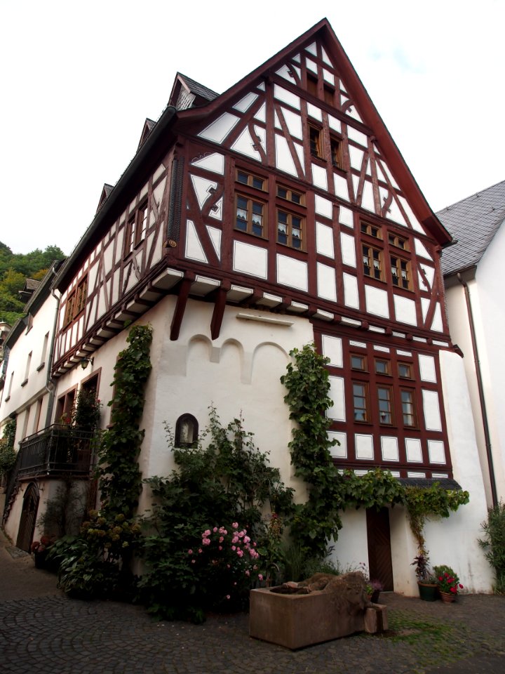 Bruennenstrasse, Alf (Mosel), bild 1