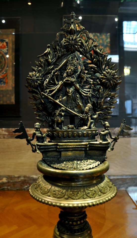 Bruxelles Lampe avec deesse Nepal 02 10 2011