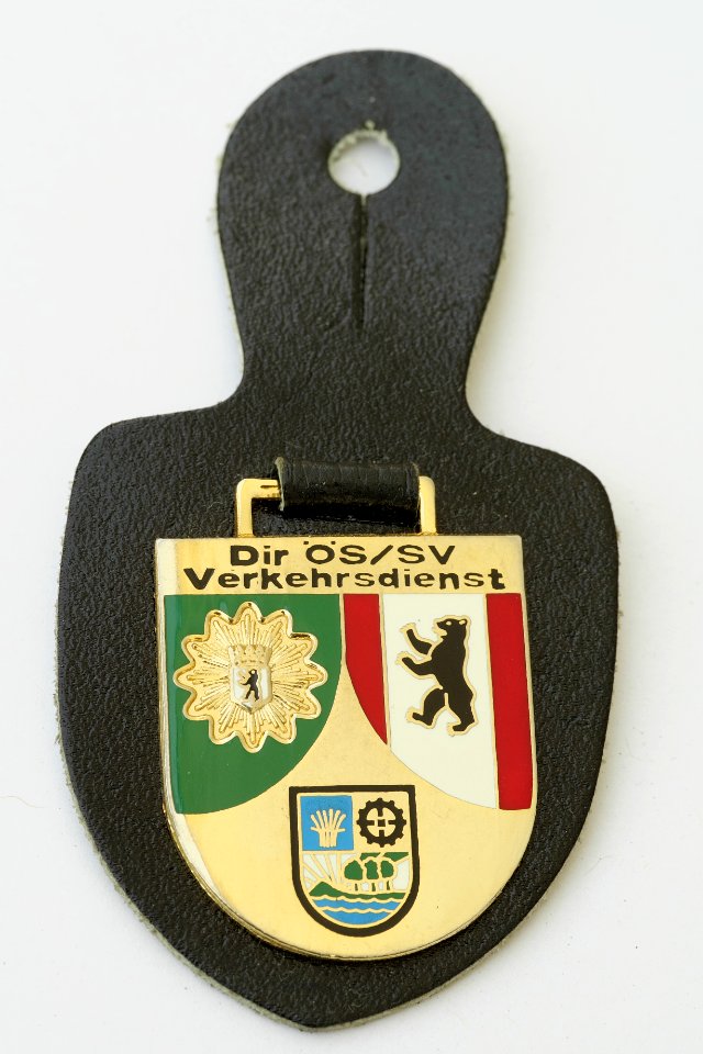 Brustanhaenger.Polizei.Berlin.Verkehrsdienst.Direktion.Oeffentliche.Sicherheit.Strassenverkehr.P1022137