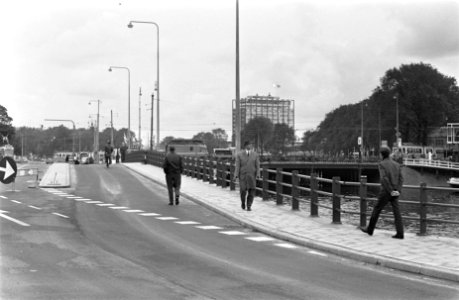 Bruggen, voetgangers, Bestanddeelnr 921-7275