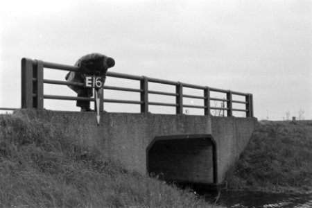 Bruggetje bij Enkhuizen ruilverkaveling Het Grootslag, Bestanddeelnr 170-2113