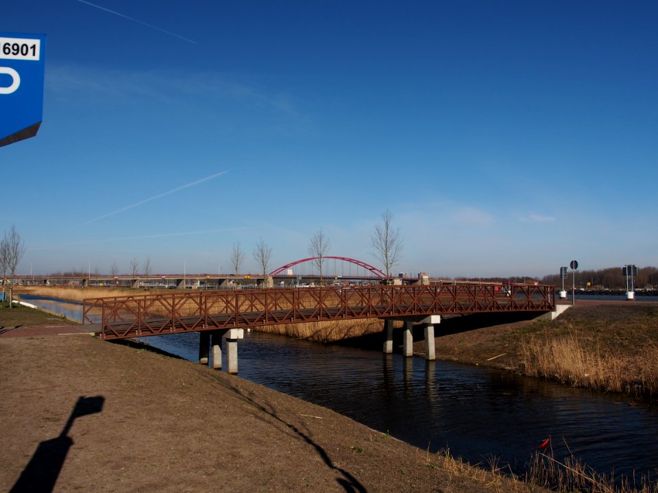 Brug 2192, Willy den Oudenbrug, in de Kea Boumanstraat op het Zeeburgereiland foto 3