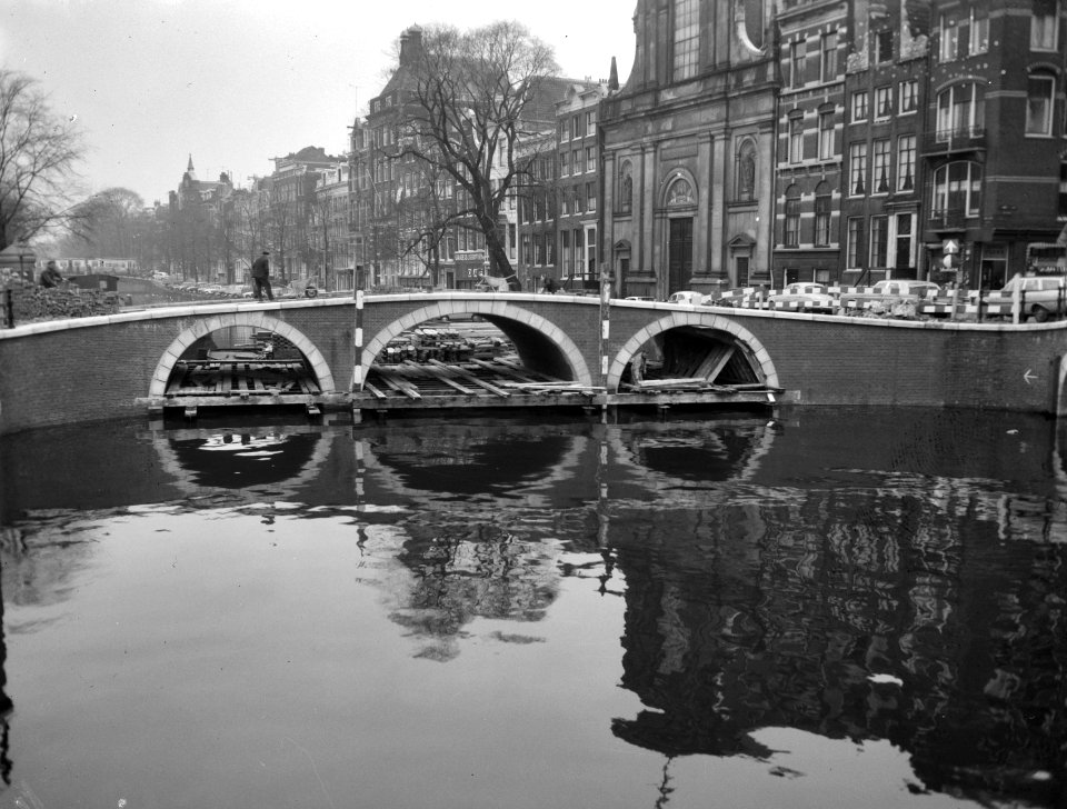 Brug over de Prinsengracht bij de Reguliersgracht in Amsterdam is bijna voltooid, Bestanddeelnr 918-5724