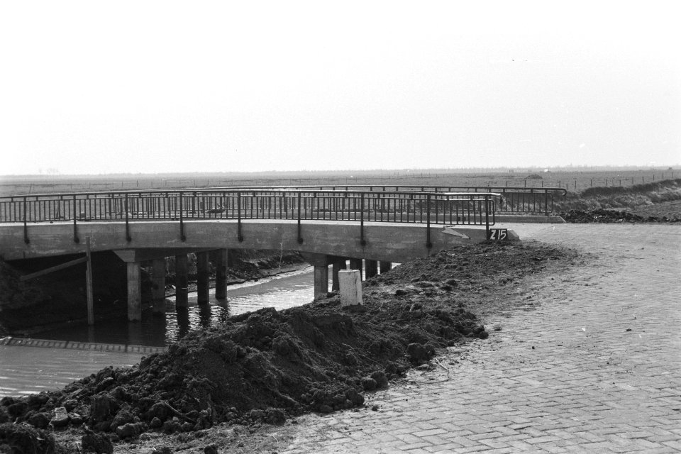 Brug over de Mauriksche Wetering bij Zoelen (ruiverkaveling Maurikse Wetering), Bestanddeelnr 170-1863