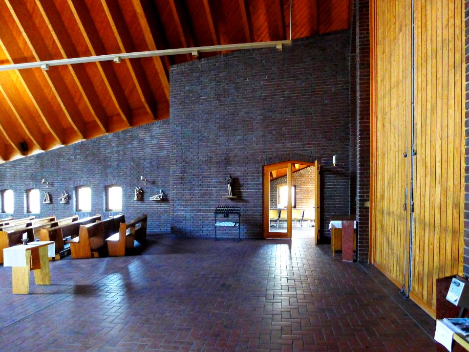 Bruder Klaus (Berlin-Britz) Kirchenraum hinten