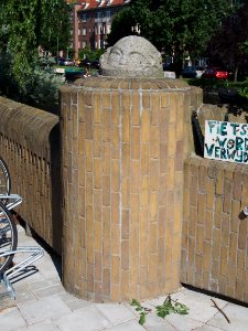 Brug 404, Ferdinand Bolstraat - Scheldestraat, beeld van Hildo Krop pic 3