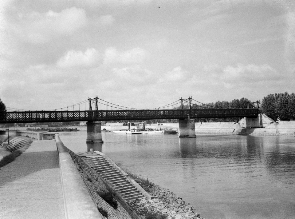 Brug over de Rhône in Arles, Bestanddeelnr 252-1821