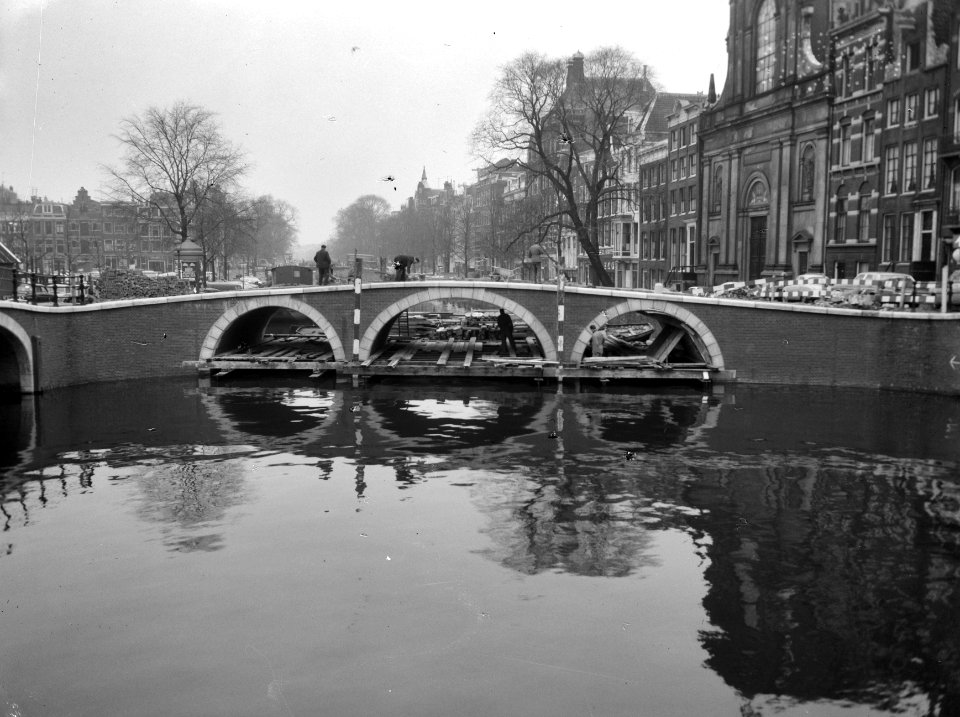 Brug over de Prinsengracht bij de Reguliersgracht in Amsterdam is bijna voltooid, Bestanddeelnr 918-5725