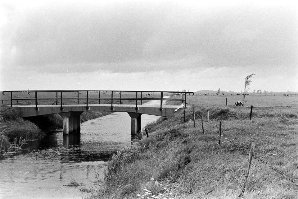 Brug over de Maurikse Wetering te Zoelen ruilverkaveling Maurikse Wetering, Bestanddeelnr 170-1917