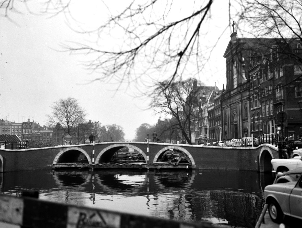 Brug over de Prinsengracht bij de Reguliersgracht in Amsterdam is bijna voltooid, Bestanddeelnr 918-5726