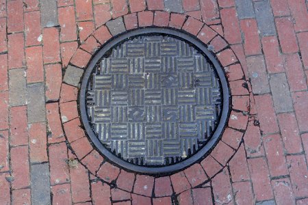 BSD in woven disk street hole cover - Beacon Hill - Boston, MA - DSC02361