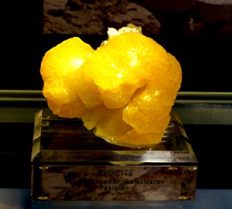 Brucite, Wadh, Khuzdar, Baluchistan, Pakistan - University of Arizona Mineral Museum - University of Arizona - Tucson, AZ - DSC08521