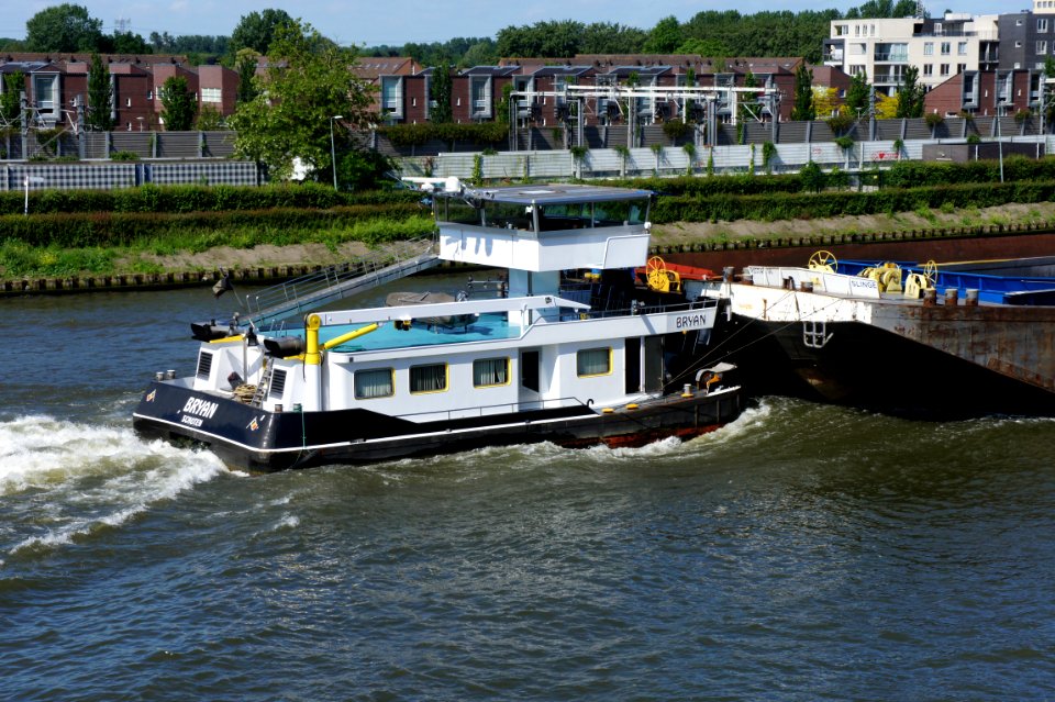 Bryan - ENI 06105041 pushing barge Slinge - ENI 02334956, Amsterdam-Rijn kanaal, pic2