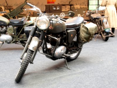 BSA B40 pic1