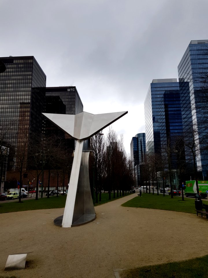 Brussels-Artwork IV of Boulevard du Roi Albert II (8)