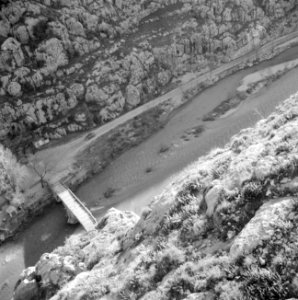 Brug over de rivier in de kloof van de rivier Nahr el Kelb, Bestanddeelnr 255-6422