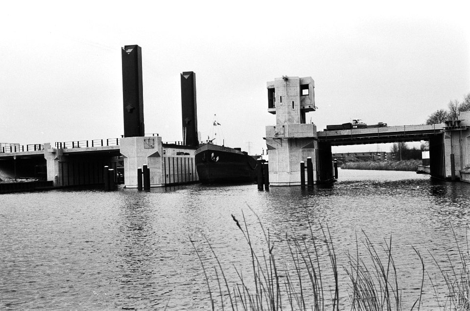 Bruggen, kanalen, Bestanddeelnr 930-2017