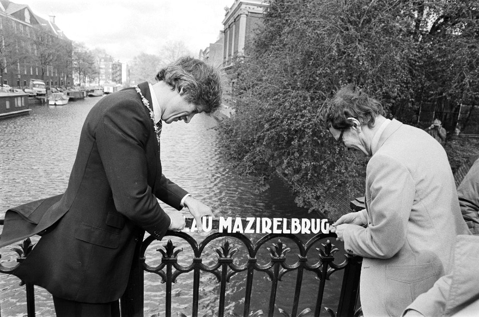 Brug over Muidergracht in de Roetersstraat vernoemd naar overleden verzetsstrijd, Bestanddeelnr 932-1375