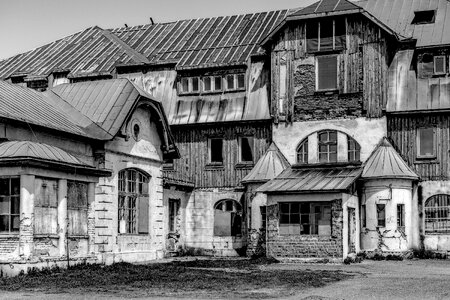 Morbid decay past
