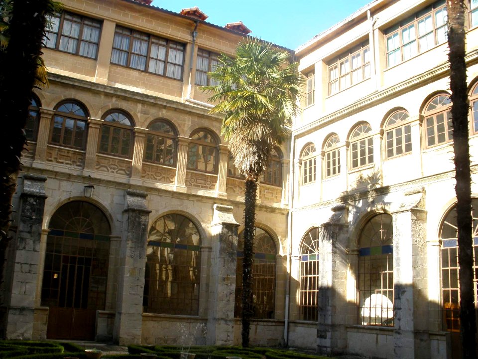 Bugedo - Monasterio de Santa María de Bujedo de Candepajares, claustro 04