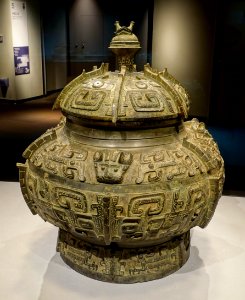 Bu jar with Taotie design, China, Shang dynasty, 13th-11th century BC, bronze - Tokyo National Museum - Tokyo, Japan - DSC08459
