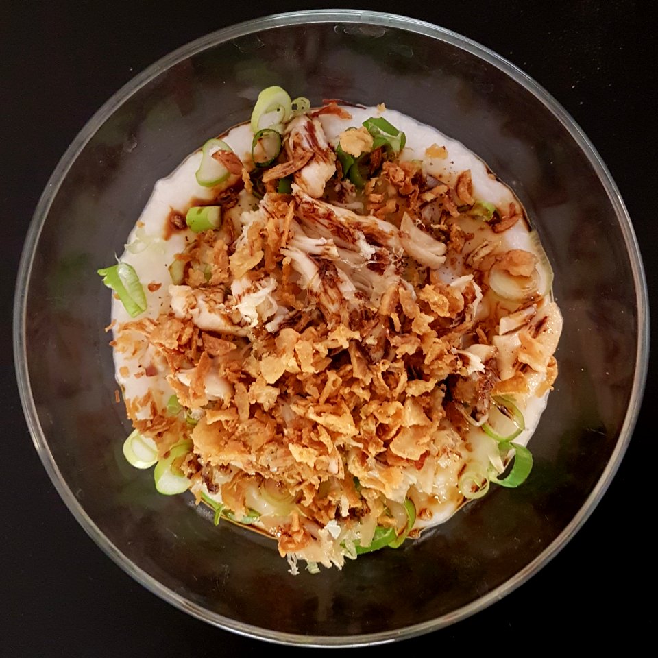 Bubur-Ayam-mit-Roestzwiebeln