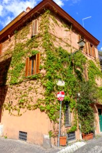 Building in Trastevere - Rome, Italy - DSC00348
