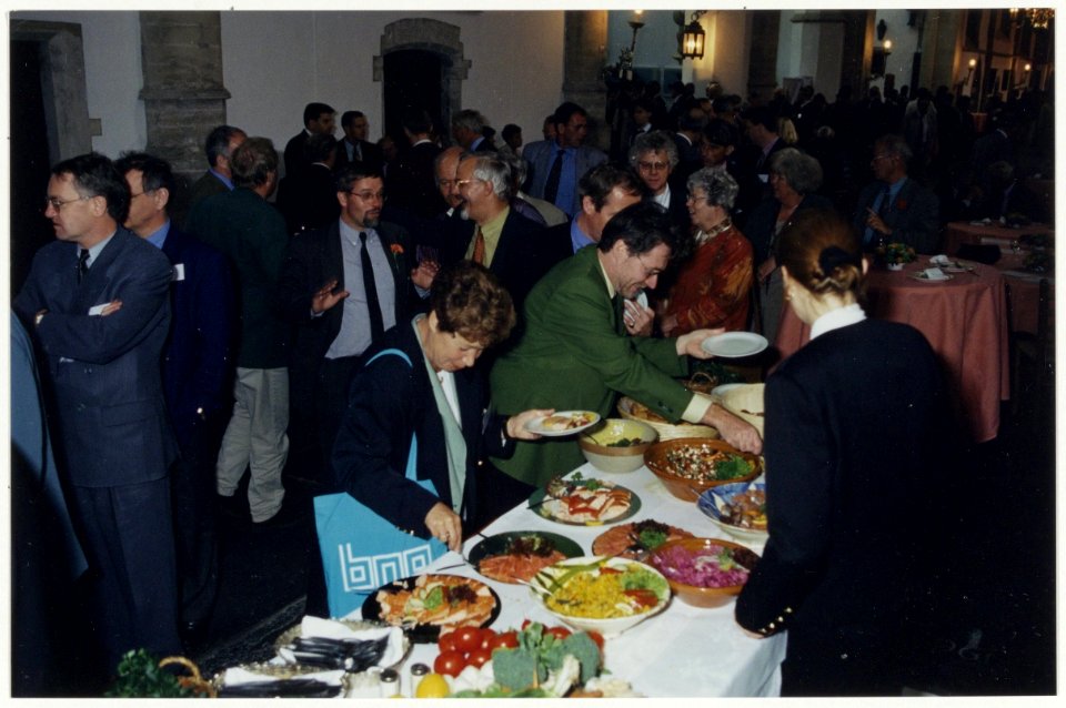 Buffet in de Grote of St. Bavokerk t.g.v. het jaarlijks congres van de Vereniging van Nederlandse Gemeenten. NL-HlmNHA 54036891