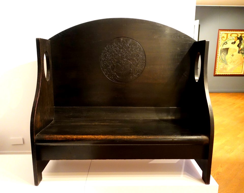 Buffet and bench (bench), designed by Heinrich Vogeler, made by Worpsweder Werkstatte, c. 1905-1910, wood - Bröhan Museum, Berlin - DSC03995
