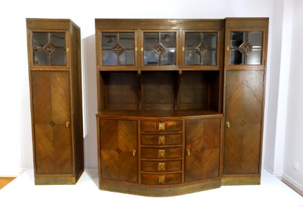 Buffet, designed by Bruno Paul, made by Vereinigte Werkstatten fur Kunst im Handwerk, Munich, 1906-1907, oak, brass, glass - Bröhan Museum, Berlin - DSC04021